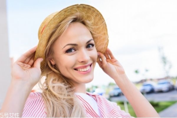 塌鼻子怎么畫(huà)眼影 突出臉部輪廓的化妝步驟與技巧