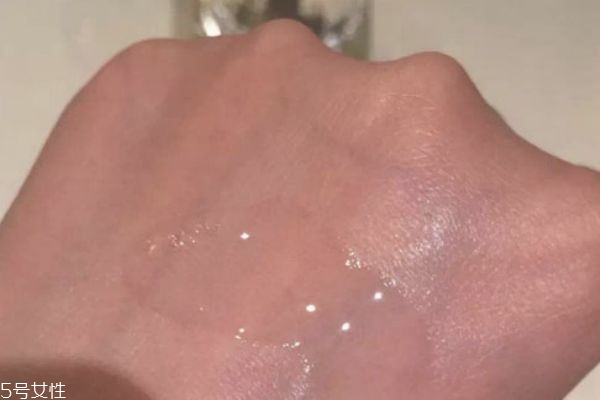 cpb手榴彈精華好用嗎 號稱除了貴沒有別的缺點的肌底液 cpb手榴彈精華好用嗎 號稱除了貴沒有別的缺點的肌底液