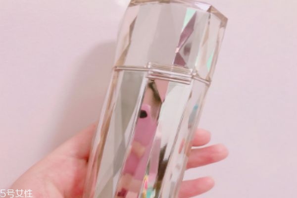 cpb手榴彈精華好用嗎 號稱除了貴沒有別的缺點的肌底液 cpb手榴彈精華好用嗎 號稱除了貴沒有別的缺點的肌底液