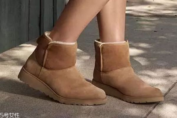 ugg雪地靴防水嗎 雪地靴能在雪地里穿嗎 ugg雪地靴防水嗎 雪地靴能在雪地里穿嗎