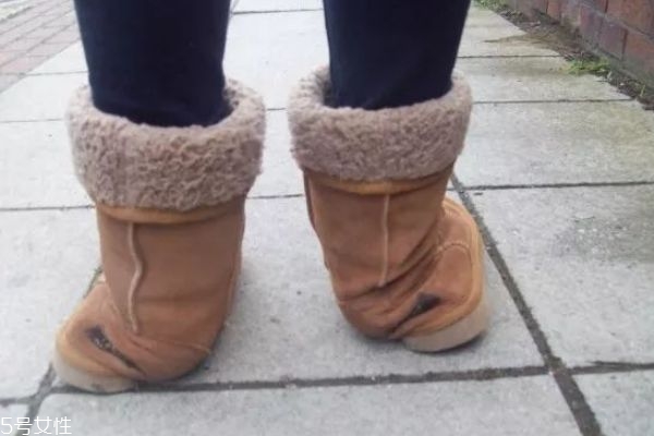 ugg雪地靴防水嗎 雪地靴能在雪地里穿嗎 ugg雪地靴防水嗎 雪地靴能在雪地里穿嗎