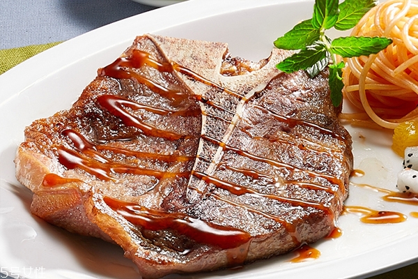 t骨牛排是牛的哪個部位 菲力和西冷連在一起 t骨牛排是牛的哪個部位 菲力和西冷連在一起