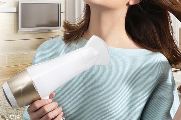 吹風(fēng)機(jī)吹脖子、背部有什么好處
