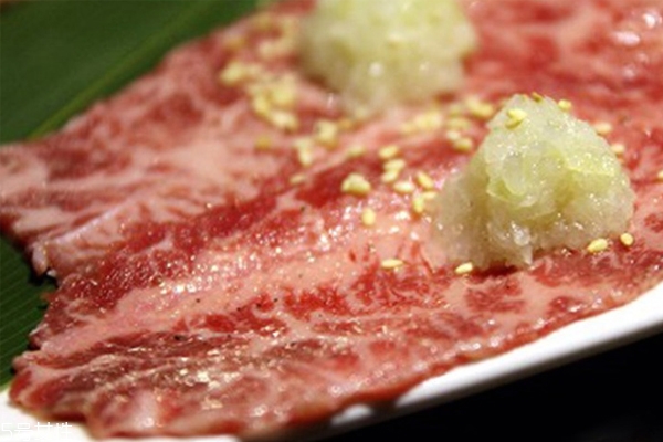 牛小排是牛的哪個部位 牛胸腔左右兩側(cè)肋骨部分 牛小排是牛的哪個部位 牛胸腔左右兩側(cè)肋骨部分