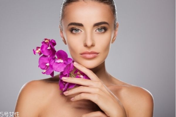 精華液用量多少最好 精華液的適用人群 精華液用量多少最好 精華液的適用人群