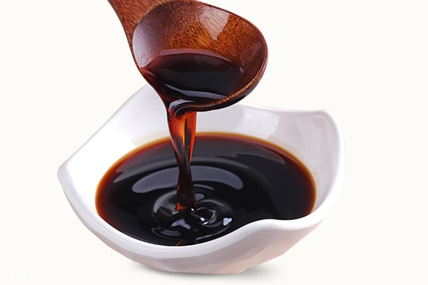 釀造醬油與配制醬油的區(qū)別 釀造醬油與配制醬油哪個(gè)好 釀造醬油與配制醬油的區(qū)別 釀造醬油與配制醬油哪個(gè)好