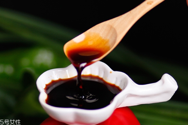 醬油嘗起來是什么味 好壞醬油味道對比 醬油嘗起來是什么味 好壞醬油味道對比