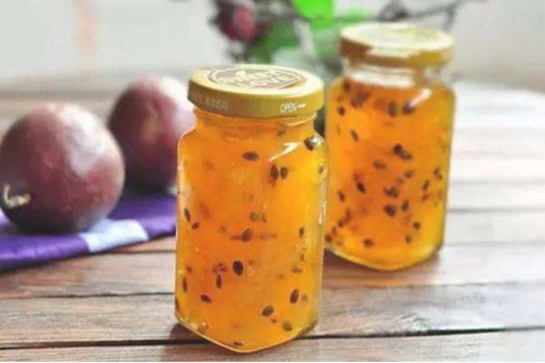 百香果腌蜂蜜保存多久 百香果蜂蜜檸檬水的做法 百香果腌蜂蜜保存多久 百香果蜂蜜檸檬水的做法