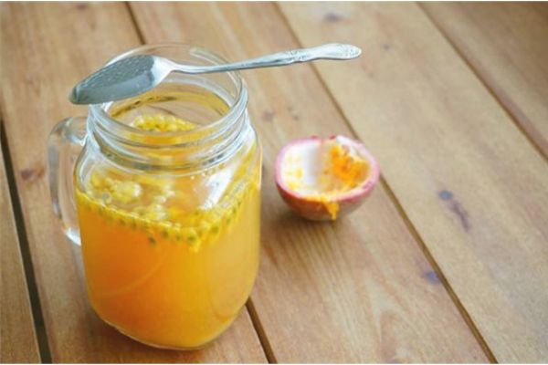 百香果腌蜂蜜保存多久 百香果蜂蜜檸檬水的做法 百香果腌蜂蜜保存多久 百香果蜂蜜檸檬水的做法