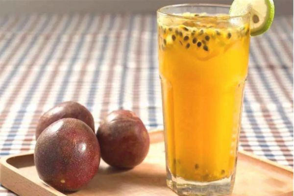 百香果腌蜂蜜保存多久 百香果蜂蜜檸檬水的做法 百香果腌蜂蜜保存多久 百香果蜂蜜檸檬水的做法