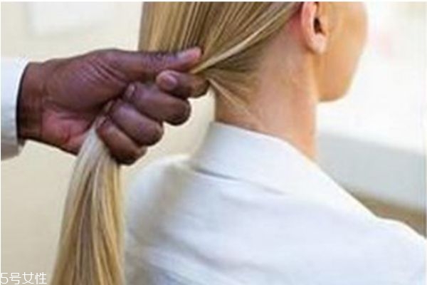 光滑哈比丸怎么扎 歐美風(fēng)編發(fā)教程圖解 光滑哈比丸怎么扎 歐美風(fēng)編發(fā)教程圖解