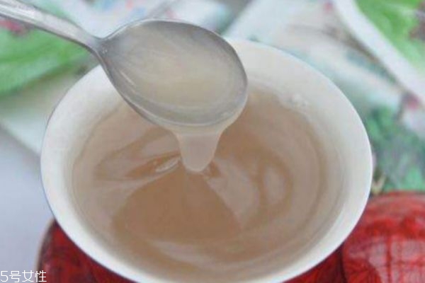 藕粉用涼水還是熱水沖 先用涼水再用開水 藕粉用涼水還是熱水沖 先用涼水再用開水