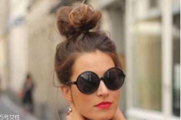 瓜子臉扎什么發(fā)型好看 韓式可愛(ài)減齡發(fā)型丸子頭扎法圖解 瓜子臉扎什么發(fā)型好看 韓式可愛(ài)減齡發(fā)型丸子頭扎法圖解