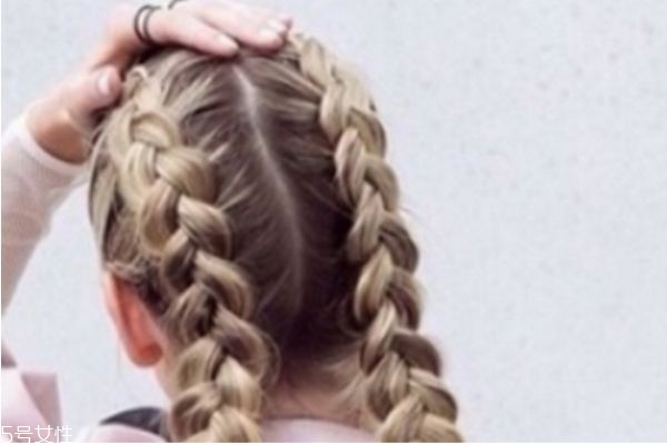 瓜子臉扎什么發(fā)型好看 韓式可愛(ài)減齡發(fā)型丸子頭扎法圖解 瓜子臉扎什么發(fā)型好看 韓式可愛(ài)減齡發(fā)型丸子頭扎法圖解