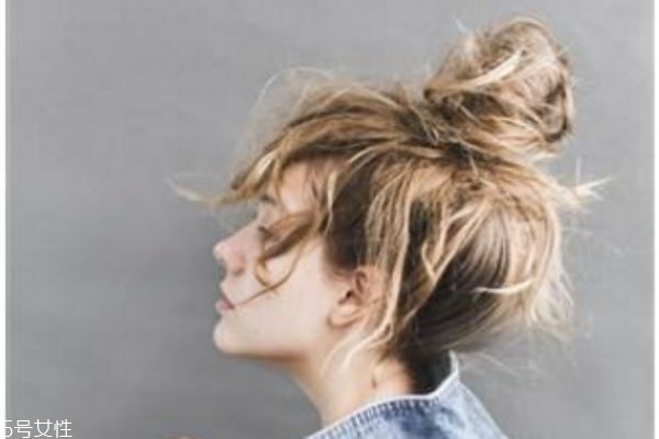 瓜子臉扎什么發(fā)型好看 韓式可愛(ài)減齡發(fā)型丸子頭扎法圖解 瓜子臉扎什么發(fā)型好看 韓式可愛(ài)減齡發(fā)型丸子頭扎法圖解