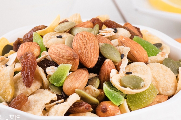 燕麥片和小麥片哪個好 燕麥片和小麥片的區(qū)別 燕麥片和小麥片哪個好 燕麥片和小麥片的區(qū)別