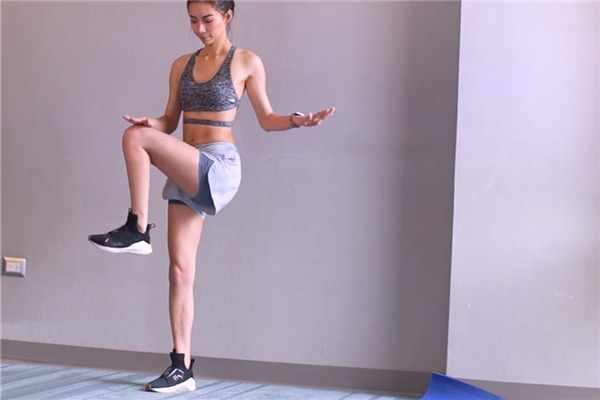 適合在家做的有氧運(yùn)動 每個(gè)動作30秒