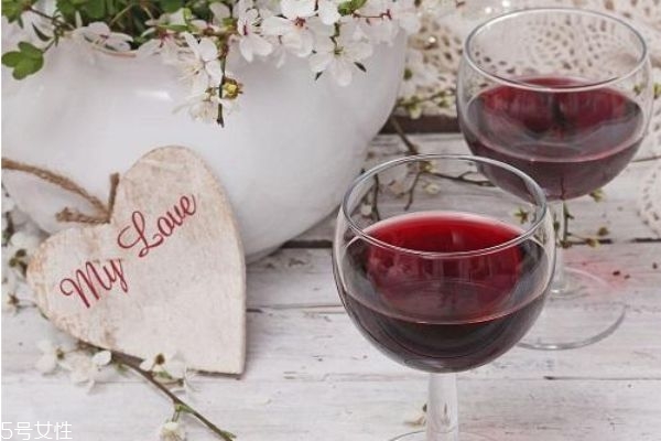 喝酒上臉是怎么回事 喝酒上臉的人代表什么 喝酒上臉是怎么回事 喝酒上臉的人代表什么