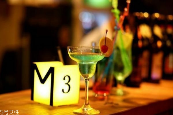 喝酒上臉是怎么回事 喝酒上臉的人代表什么 喝酒上臉是怎么回事 喝酒上臉的人代表什么