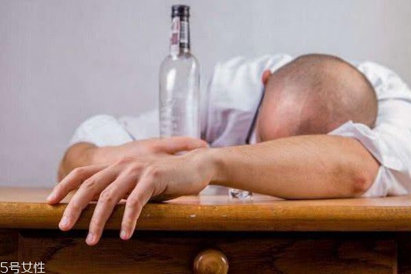 喝酒上臉的人酒量好嗎 喝酒上臉好不好 喝酒上臉的人酒量好嗎 喝酒上臉好不好