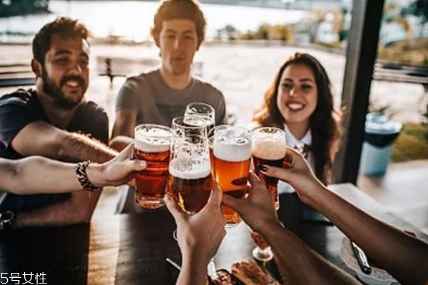 喝酒心跳加速怎么回事 喝酒不能吃什么食物 喝酒心跳加速怎么回事 喝酒不能吃什么食物