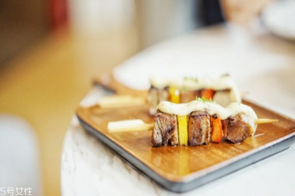 低碳水飲食應(yīng)該怎么吃 低碳水飲食不適合長期減肥 低碳水飲食應(yīng)該怎么吃 低碳水飲食不適合長期減肥