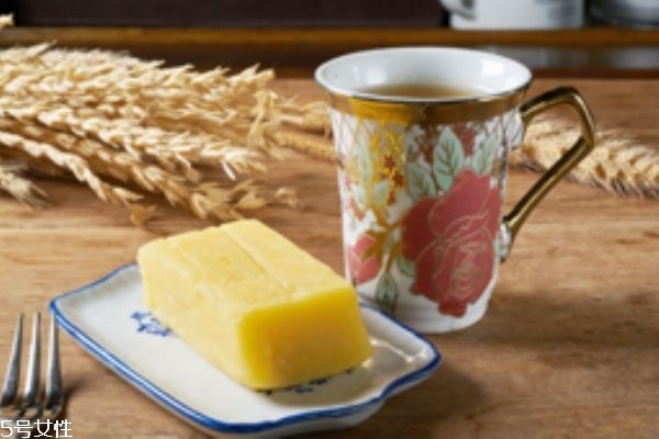 全脂牛奶和低脂牛奶的區(qū)別 低脂不等于低能量 全脂牛奶和低脂牛奶的區(qū)別 低脂不等于低能量