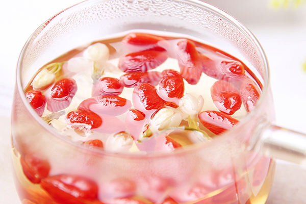 枸杞泡水漂上來好嗎 好枸杞倒水后立馬上浮 枸杞泡水漂上來好嗎 好枸杞倒水后立馬上浮