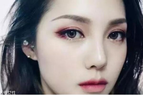 適合腫眼泡的眼影圖 腫眼泡單眼皮怎么畫出大眼妝 適合腫眼泡的眼影圖 腫眼泡單眼皮怎么畫出大眼妝