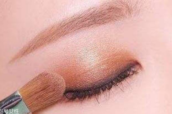 適合腫眼泡的眼影圖 腫眼泡單眼皮怎么畫出大眼妝 適合腫眼泡的眼影圖 腫眼泡單眼皮怎么畫出大眼妝