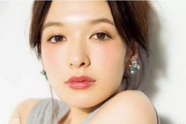 標(biāo)準(zhǔn)眼影怎么畫 眼影的幾種畫法 標(biāo)準(zhǔn)眼影怎么畫 眼影的幾種畫法