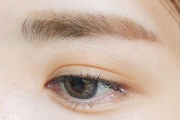 大地色眼影的畫(huà)法步驟圖解 大地色眼影教程