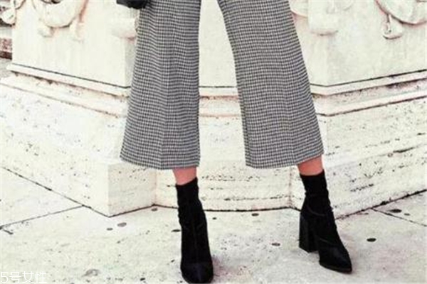 黑色短靴搭配什么褲子 教你輕松顯腿長(zhǎng) 黑色短靴搭配什么褲子 教你輕松顯腿長(zhǎng)