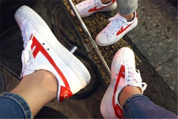 小白鞋哪個(gè)牌子好穿？小白鞋什么牌子舒服？
