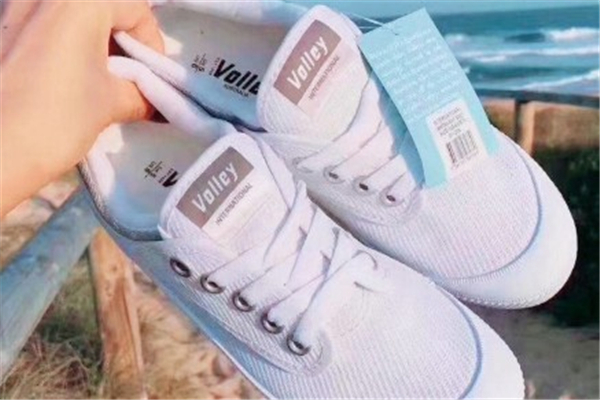 小白鞋哪個(gè)牌子好穿？小白鞋什么牌子舒服？