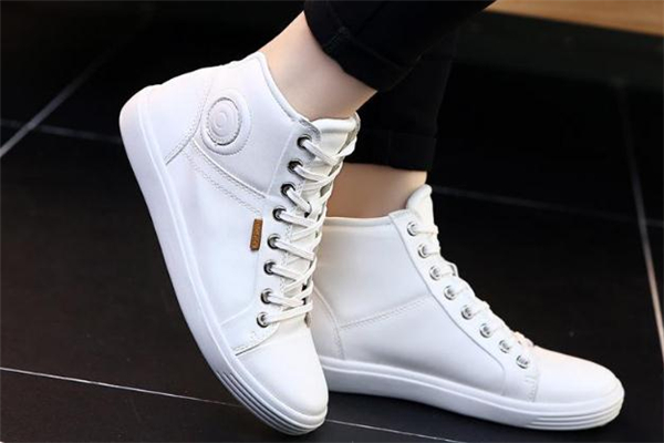 高幫小白鞋怎么搭配？高幫小白鞋搭配圖片