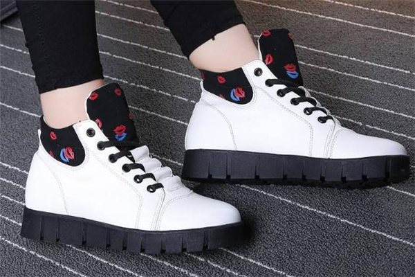 高幫小白鞋怎么搭配？高幫小白鞋搭配圖片