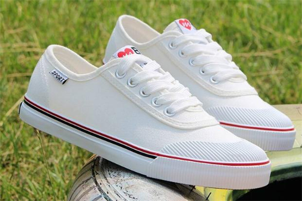 小白鞋什么季節(jié)穿？適合穿小白鞋的季節(jié)