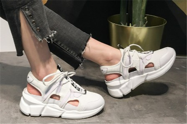 小白鞋什么季節(jié)穿？適合穿小白鞋的季節(jié)