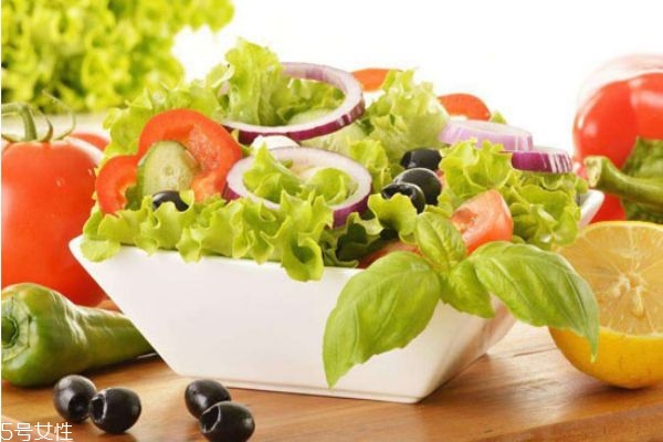 蔬菜沙拉用什么蔬菜 蔬菜沙拉都有什么 蔬菜沙拉用什么蔬菜 蔬菜沙拉都有什么
