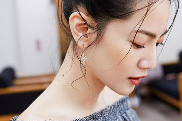 怎么判斷有沒(méi)有圓肩 3方法判斷是不是圓肩 