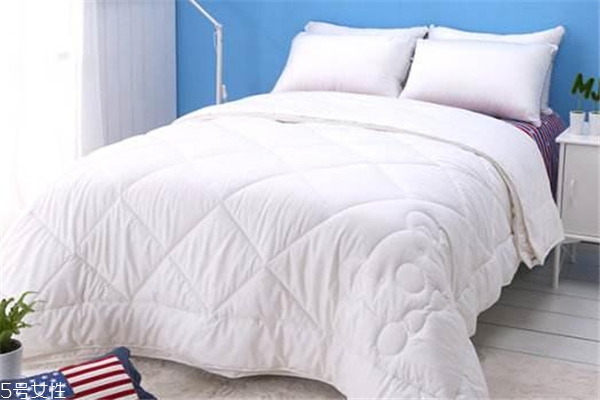 羊毛被可以曬太陽嗎 晾曬時(shí)間要注意 羊毛被可以曬太陽嗎 晾曬時(shí)間要注意