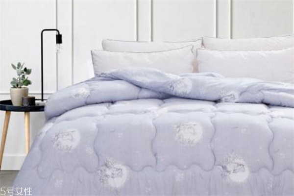 羊毛被可以干洗嗎 選擇正規(guī)干洗店 羊毛被可以干洗嗎 選擇正規(guī)干洗店