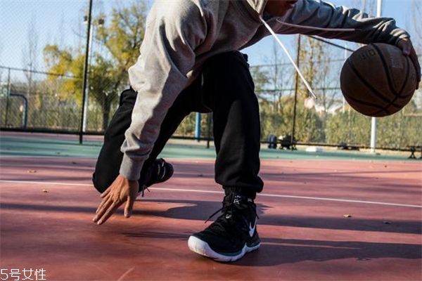 nike kyrie 5歐文5實戰(zhàn)測評 不能錯過的上腳報告 nike kyrie 5歐文5實戰(zhàn)測評 不能錯過的上腳報告