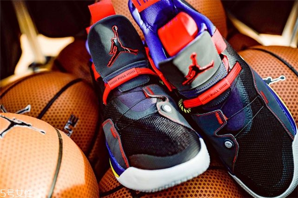 aj33和詹姆斯16對(duì)比測(cè)評(píng) 一眼看出哪個(gè)好 aj33和詹姆斯16對(duì)比測(cè)評(píng) 一眼看出哪個(gè)好