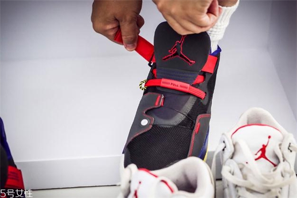 aj33和詹姆斯16對(duì)比測(cè)評(píng) 一眼看出哪個(gè)好 aj33和詹姆斯16對(duì)比測(cè)評(píng) 一眼看出哪個(gè)好