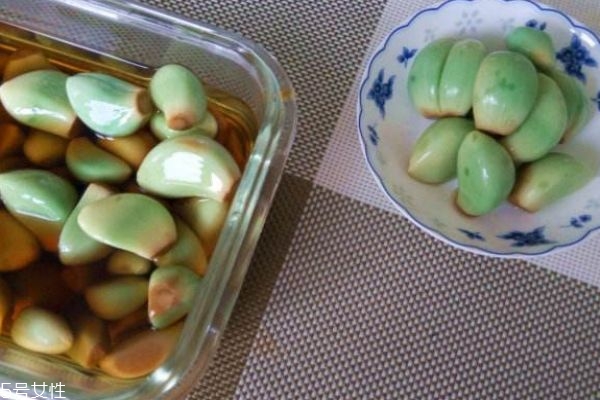 臘八蒜和糖醋蒜的區(qū)別 腌制后的大蒜還有營養(yǎng)嗎 臘八蒜和糖醋蒜的區(qū)別 腌制后的大蒜還有營養(yǎng)嗎