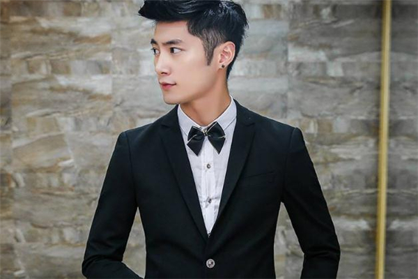 西裝后面的開叉要剪開嗎 需要剪開 西裝后面的開叉要剪開嗎 需要剪開