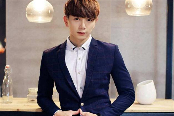 西裝后面的開叉要剪開嗎 需要剪開 西裝后面的開叉要剪開嗎 需要剪開