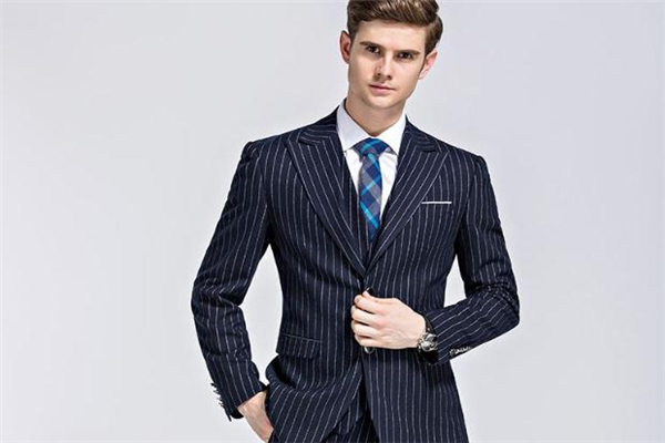 西裝后面的開叉要剪開嗎 需要剪開 西裝后面的開叉要剪開嗎 需要剪開